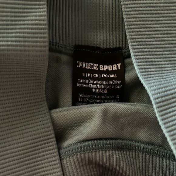 🏴 Pink Victoria’s Secret compression style shorts size small - Picture 5 of 8